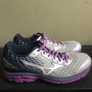 Mizuno wave rider 19 running shoe
